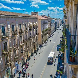 the-artist-home-catania-centro.taorminaitalyhotels.com/